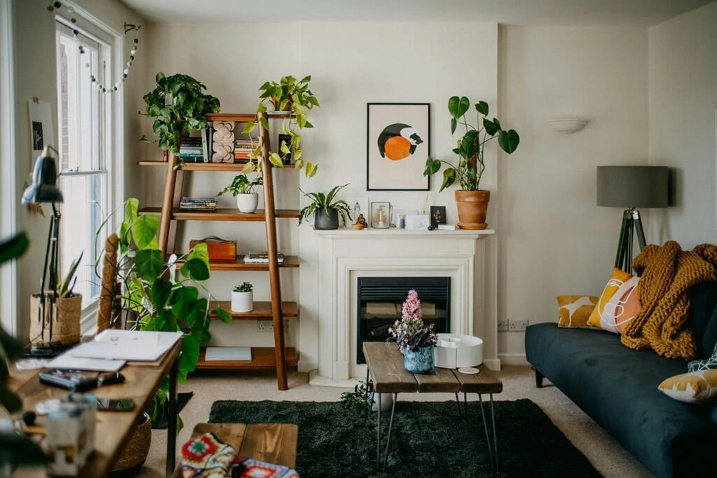 Sala com móveis antigos