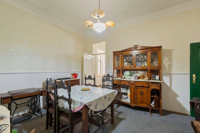 Sala de Jantar com móveis antigos