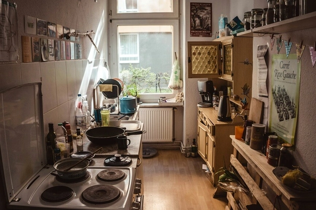 Cozinha com móveis antigos