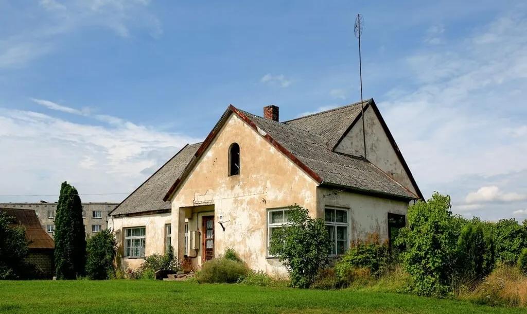 Modern House exterior before AI redesign