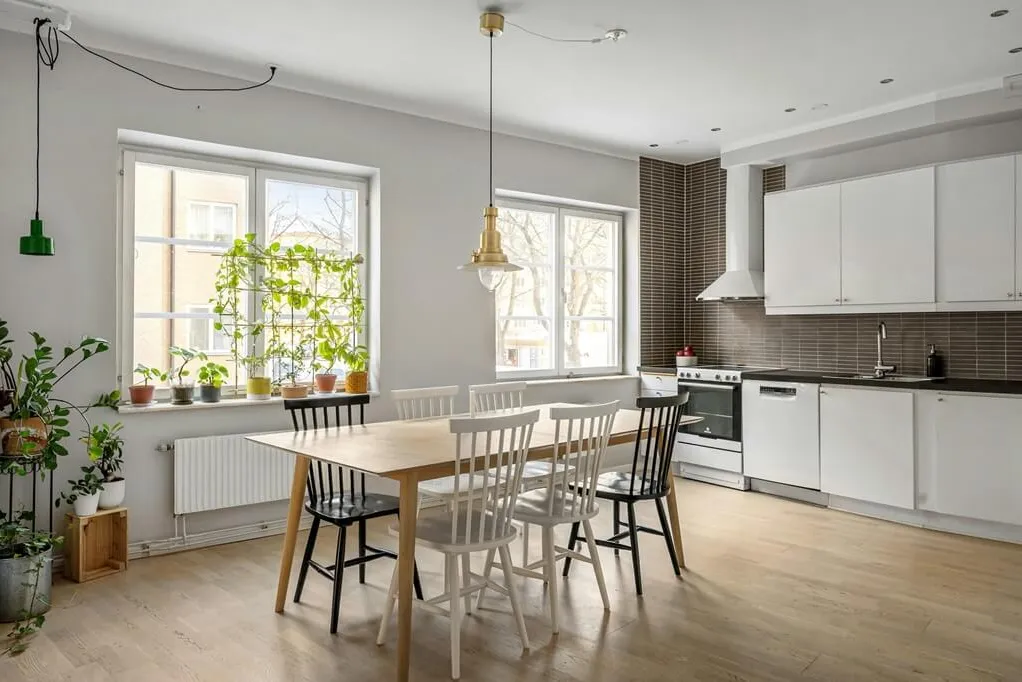 Cucina con vecchi mobili