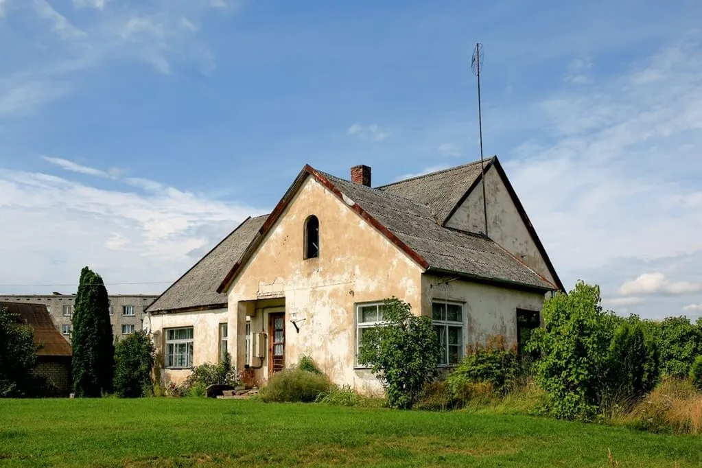 Modern House exterior before AI redesign