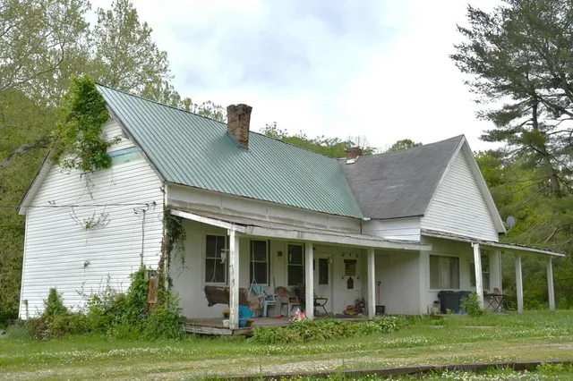 Craftsman House exterior before AI redesign