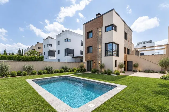 Redesigned Modern House with AI exterior design