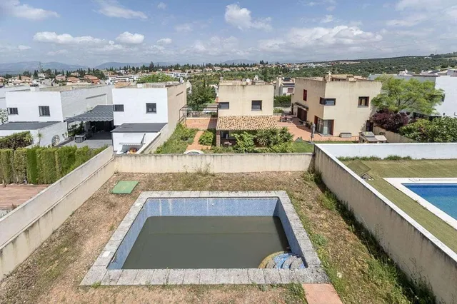Refreshed Pool & Lawn