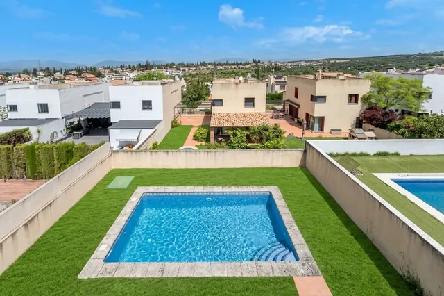 Refreshed Pool & Lawn
