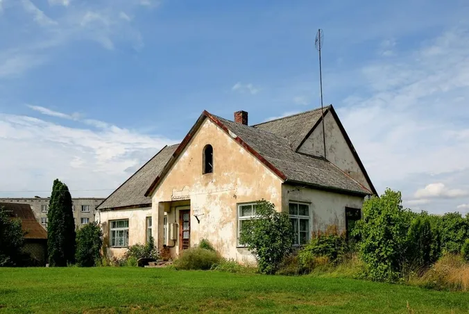 Photo before AI Exterior Redesign